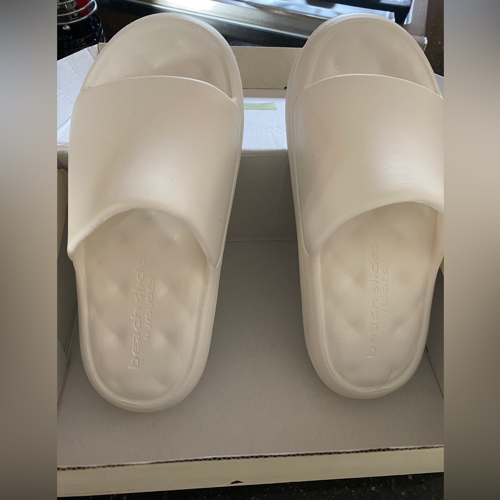J/Slides white squish eva stephie slip on sandals size 8